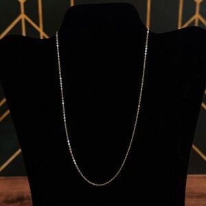 Elegant Silver Tone Chain Necklace